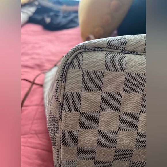 Louis Vuitton Neverfull MM - Picture 10 of 16